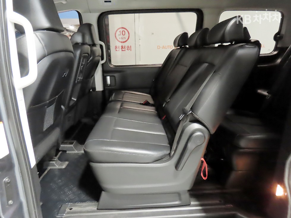 Hyundai Staria — miniaturë 7