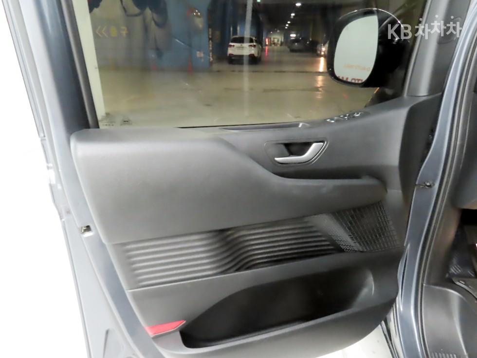 Hyundai Staria — miniaturë 15