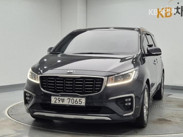 Kia Carnival 리무진 7인승 디젤 VIP — foto 1