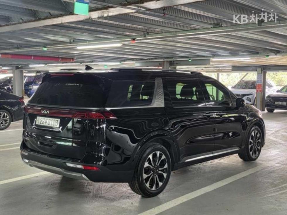 Kia Carnival — miniaturë 4