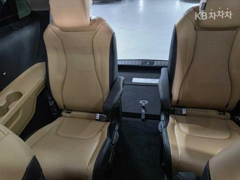 Kia Carnival — miniaturë 9
