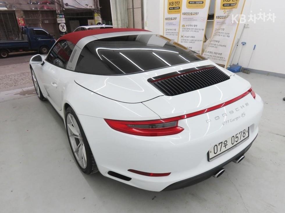 Porsche 911 — miniaturë 4
