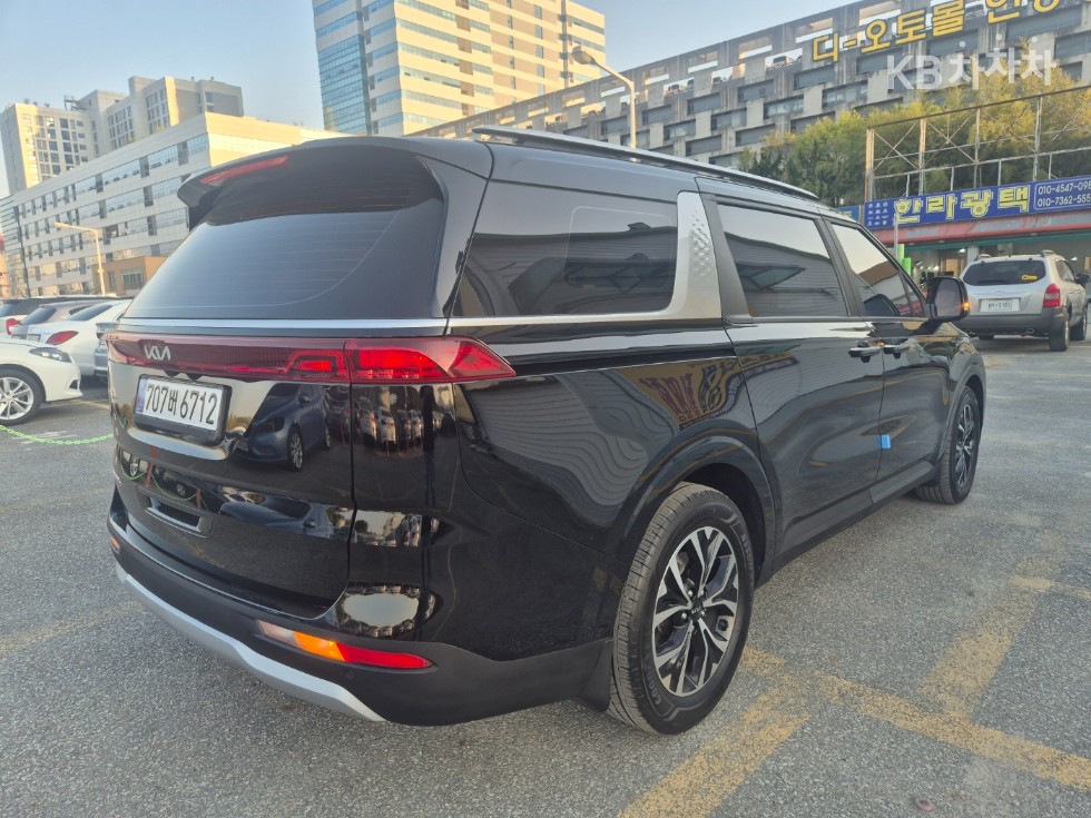 Kia Carnival — miniaturë 4