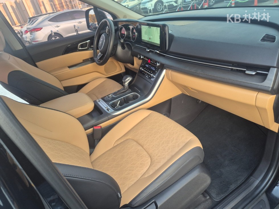 Kia Carnival — miniaturë 10