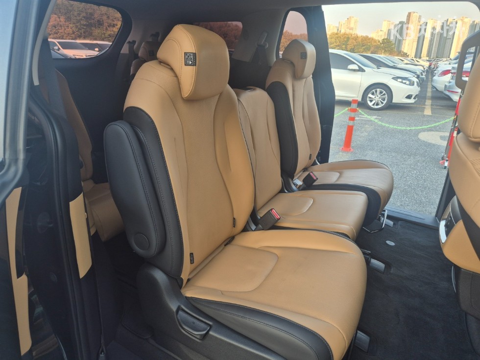 Kia Carnival — miniaturë 15