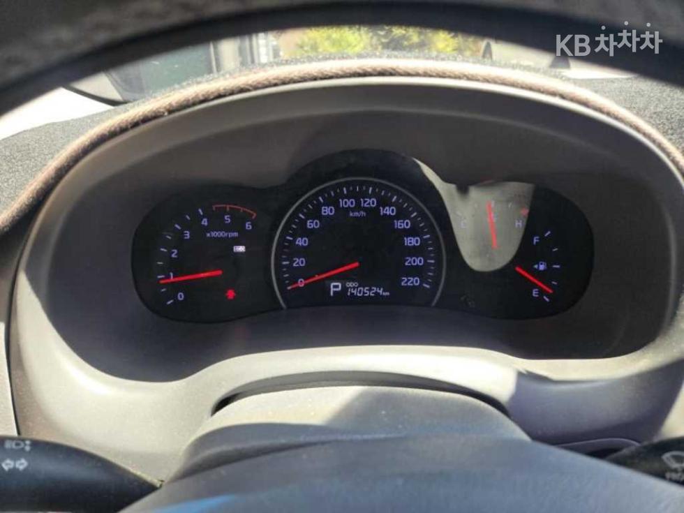 Kia Carnival — miniaturë 5