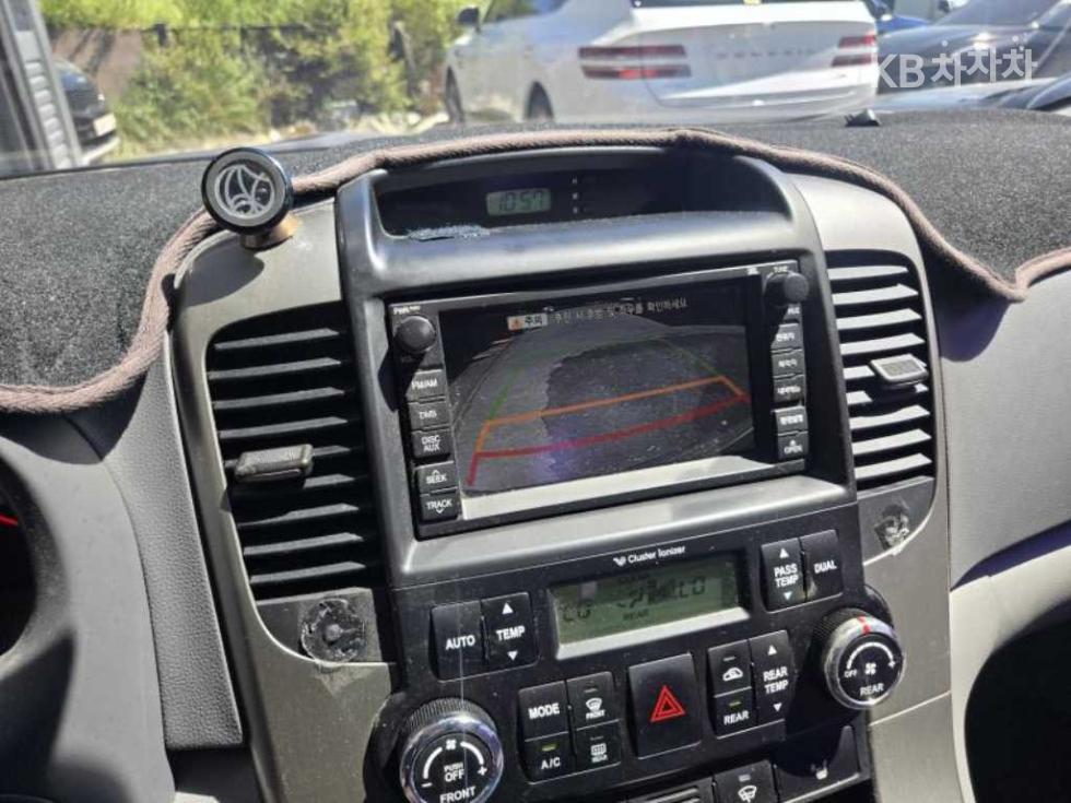 Kia Carnival — miniaturë 7