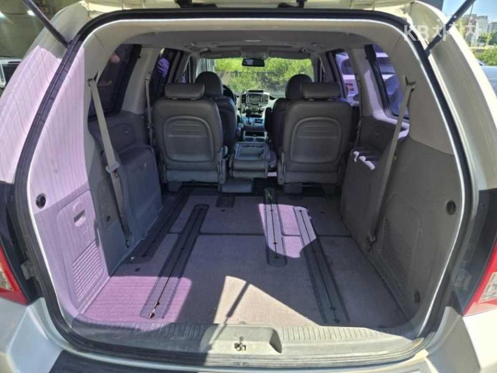 Kia Carnival — miniaturë 9