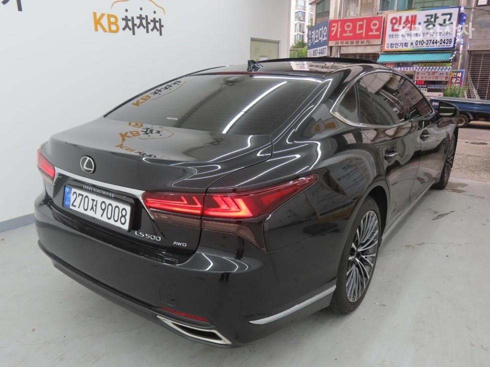 Lexus LS — miniaturë 3