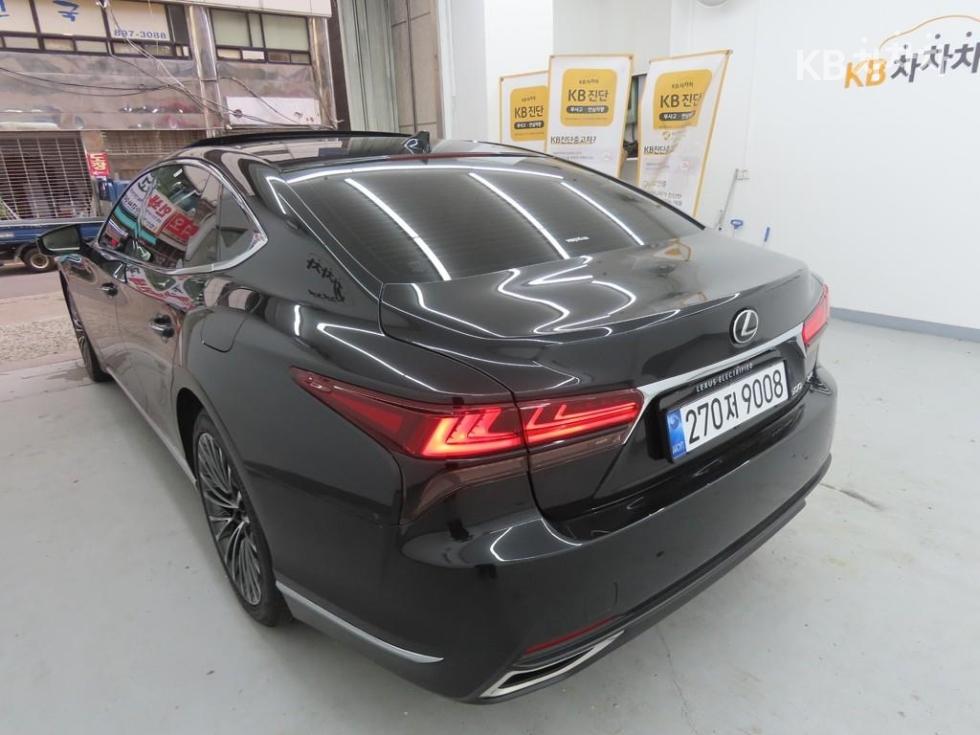 Lexus LS — miniaturë 4