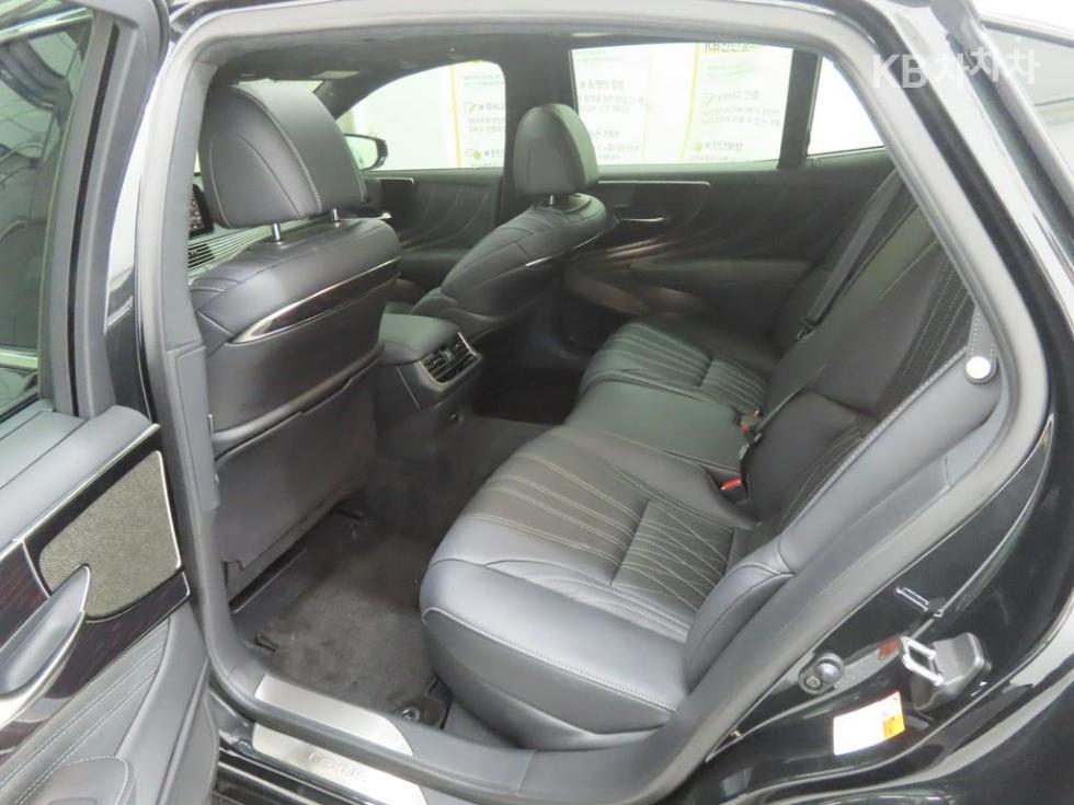 Lexus LS — miniaturë 6