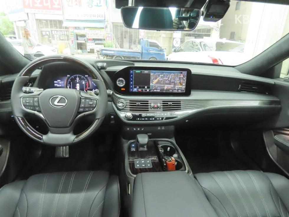Lexus LS — miniaturë 7