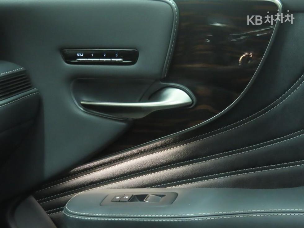 Lexus LS — miniaturë 15