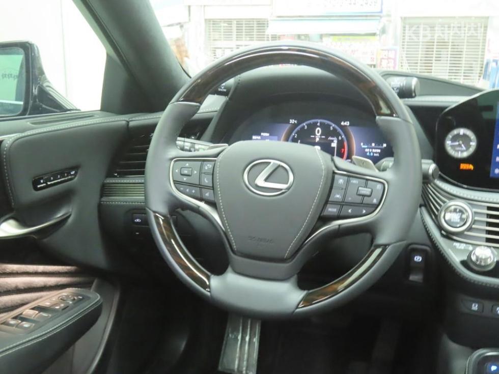 Lexus LS — miniaturë 17