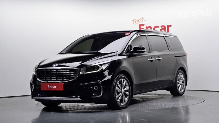 Kia Carnival 9-Seater Prstige — foto 1