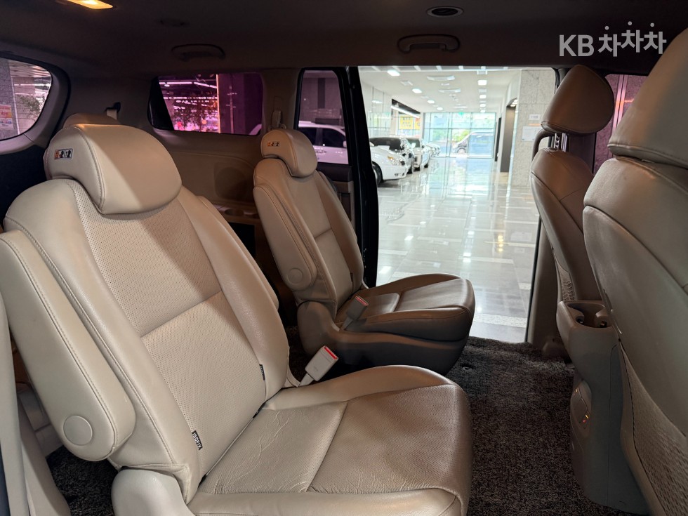 Kia Carnival — miniaturë 6