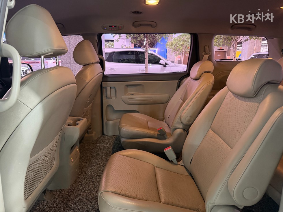 Kia Carnival — miniaturë 7