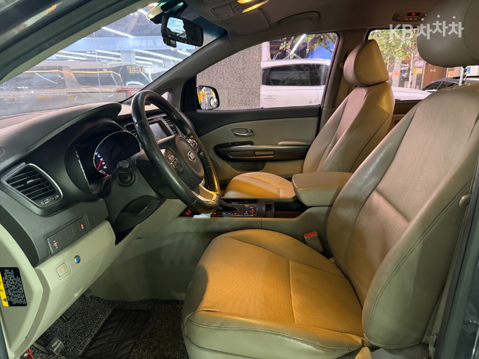 Kia Carnival — miniaturë 8