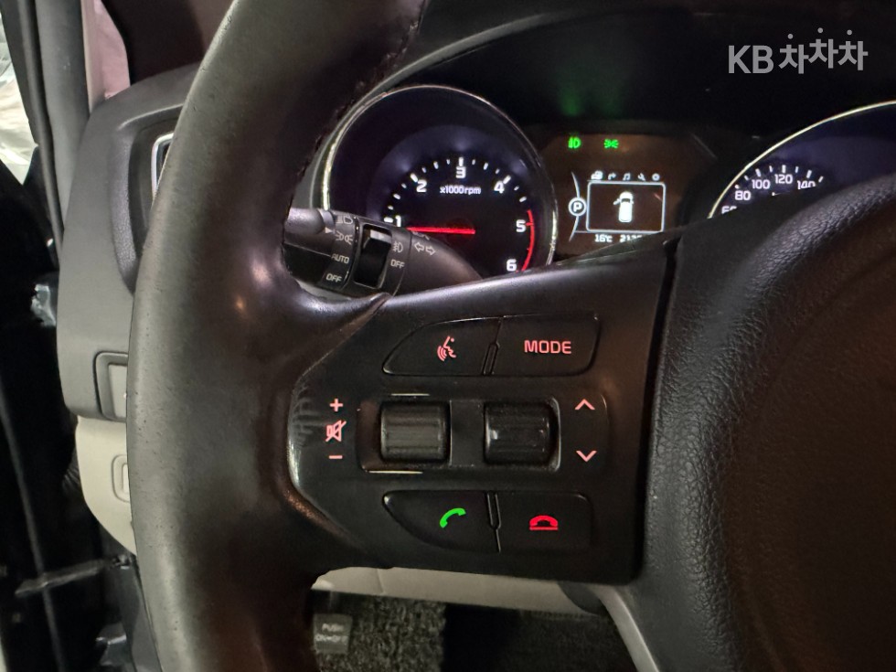 Kia Carnival — miniaturë 17