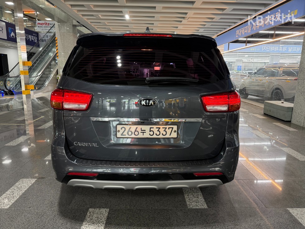 Kia Carnival — miniaturë 24