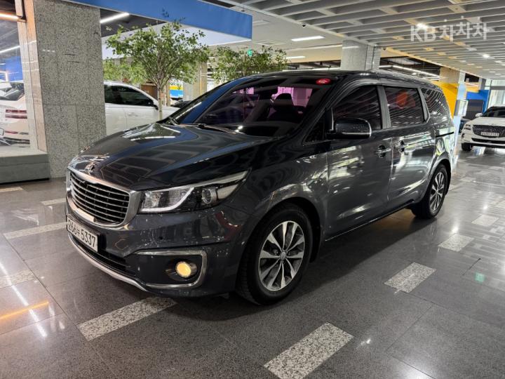 Kia Carnival 9인승 2.2 디젤 럭셔리 — foto 1