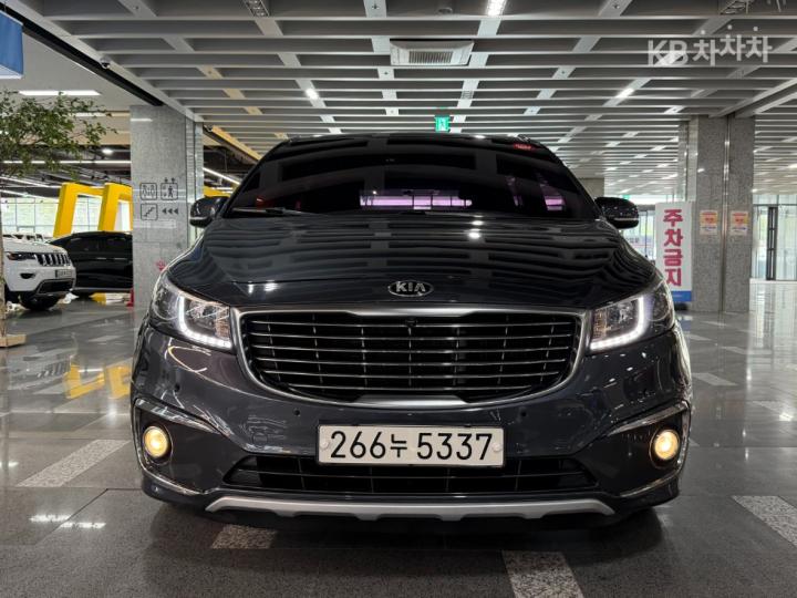 Kia Carnival — miniaturë 2