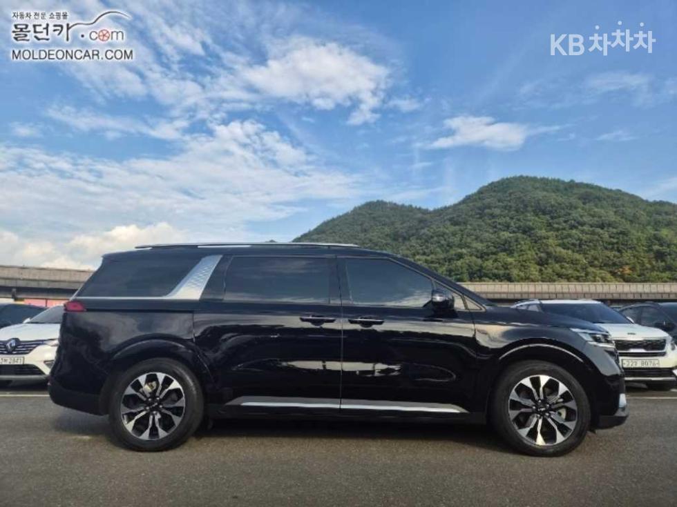 Kia Carnival — miniaturë 5