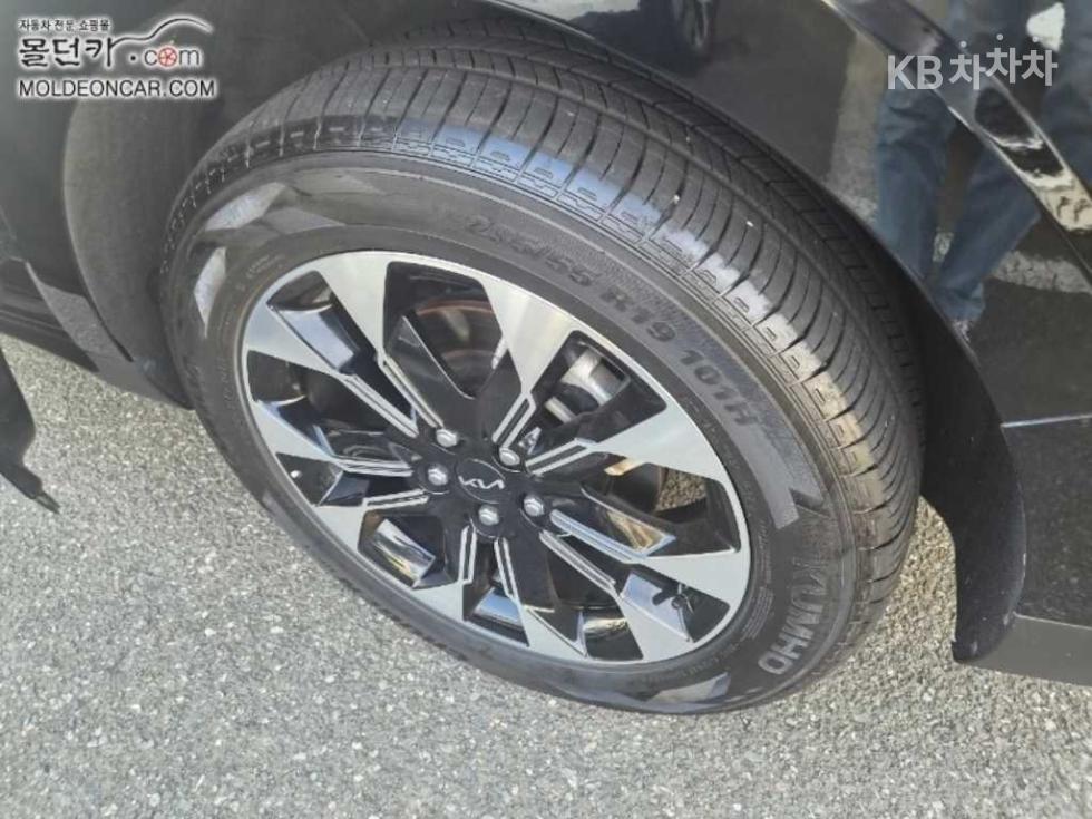 Kia Carnival — miniaturë 18