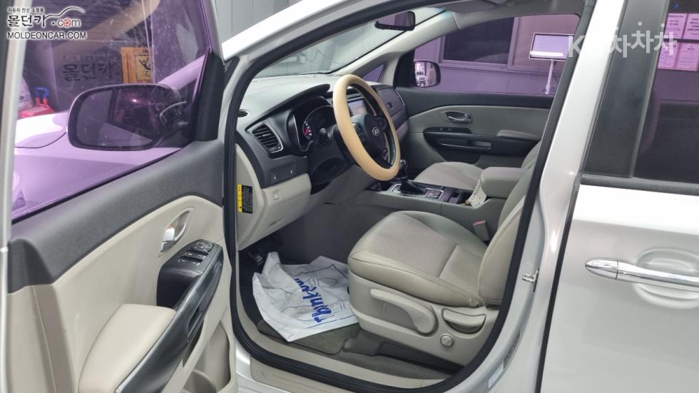 Kia Carnival — miniaturë 9