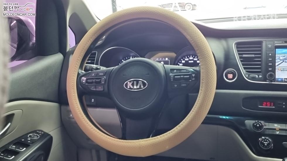 Kia Carnival — miniaturë 11