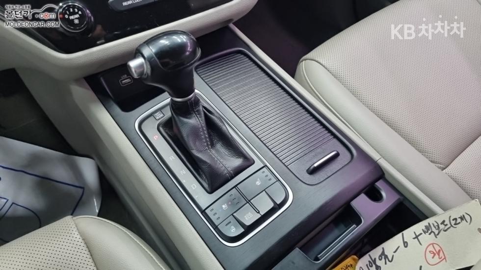 Kia Carnival — miniaturë 13