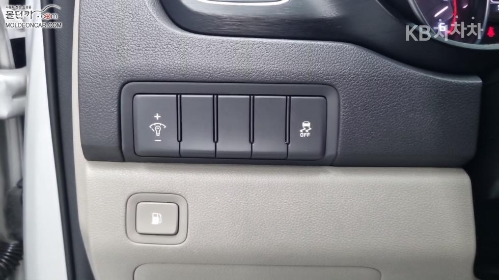 Kia Carnival — miniaturë 15