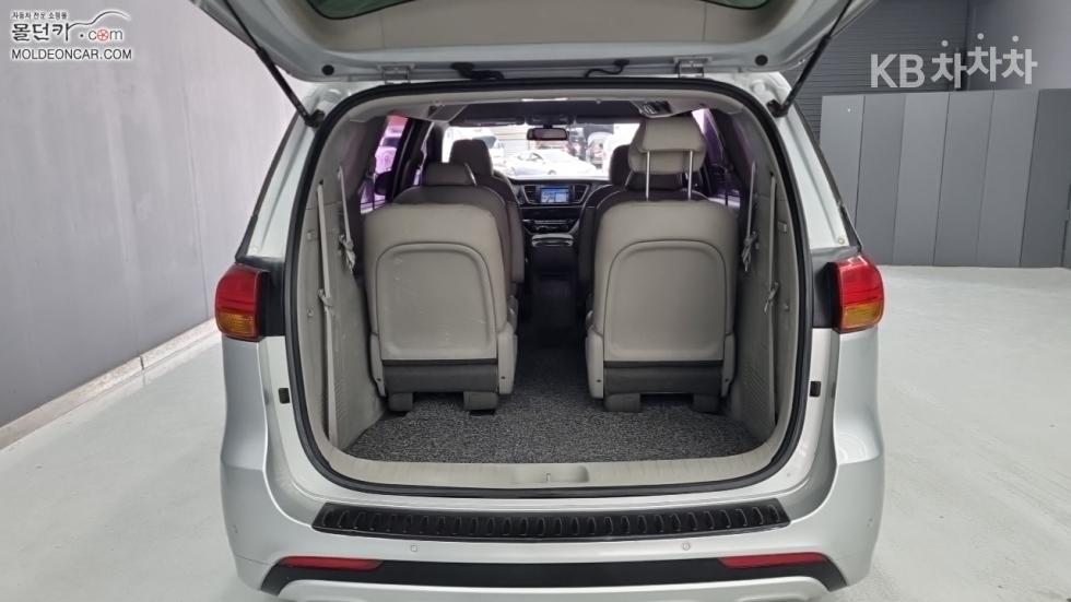 Kia Carnival — miniaturë 18