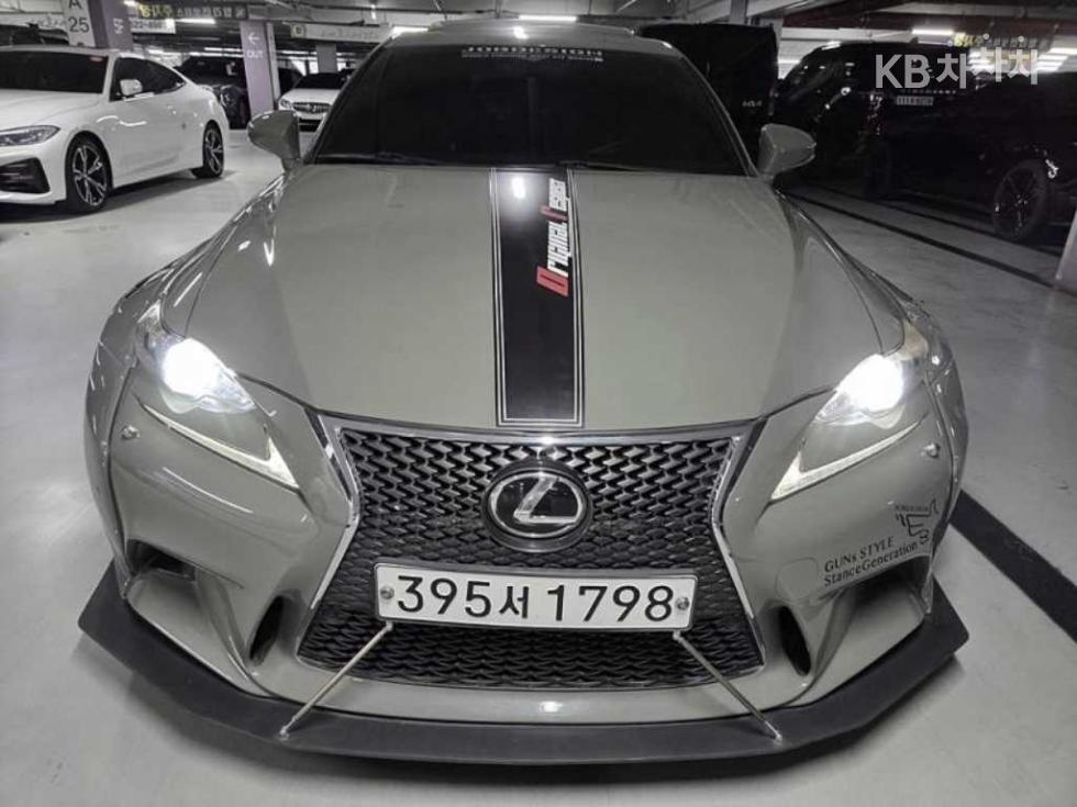 Lexus IS — miniaturë 2