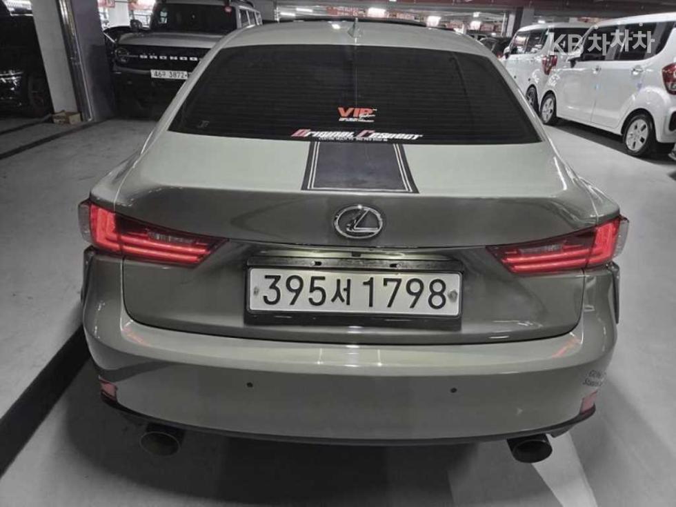 Lexus IS — miniaturë 4