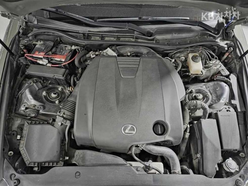 Lexus IS — miniaturë 5