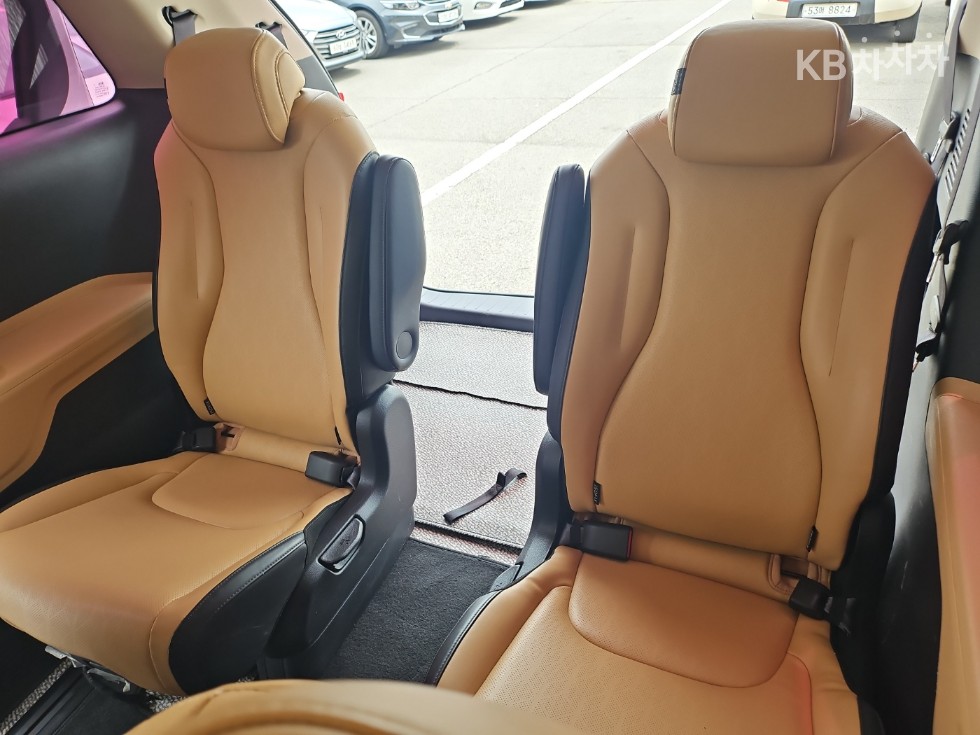 Kia Carnival — miniaturë 21
