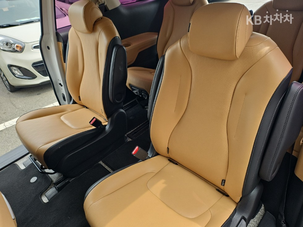 Kia Carnival — miniaturë 20