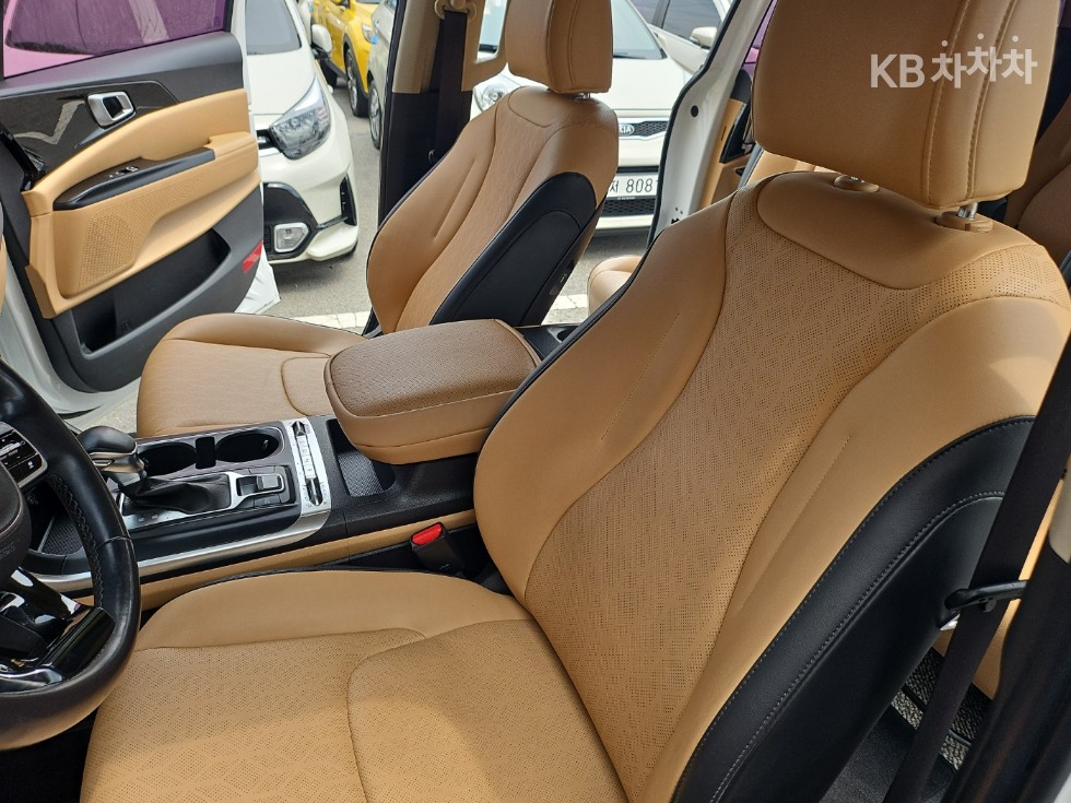 Kia Carnival — miniaturë 18
