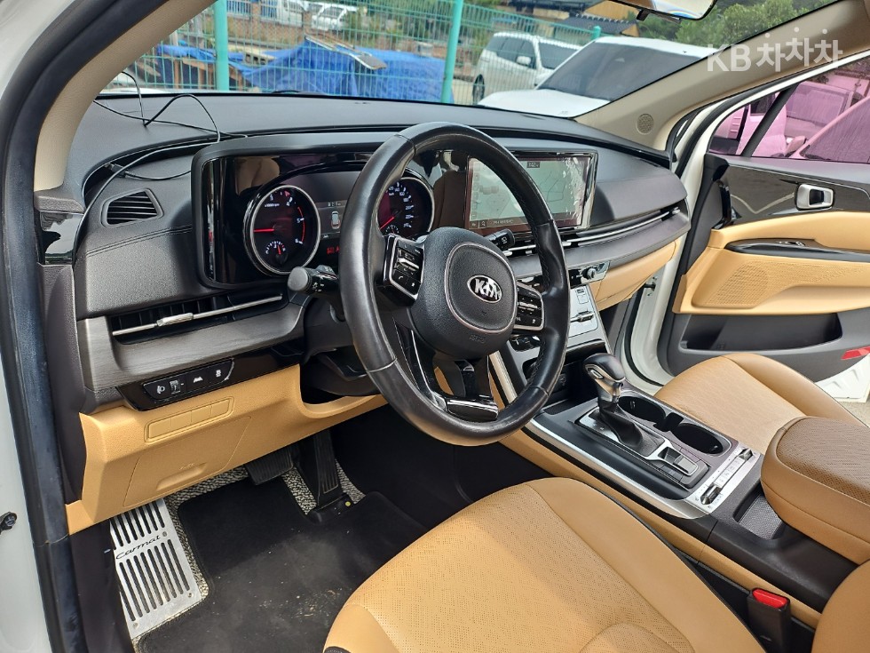 Kia Carnival — miniaturë 17