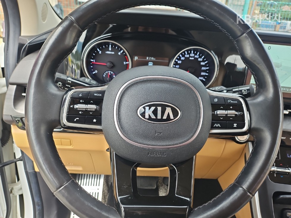 Kia Carnival — miniaturë 23