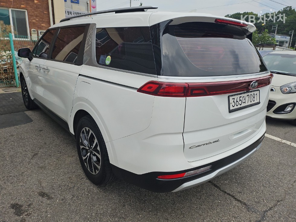 Kia Carnival — miniaturë 9