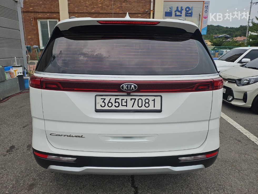 Kia Carnival — miniaturë 3