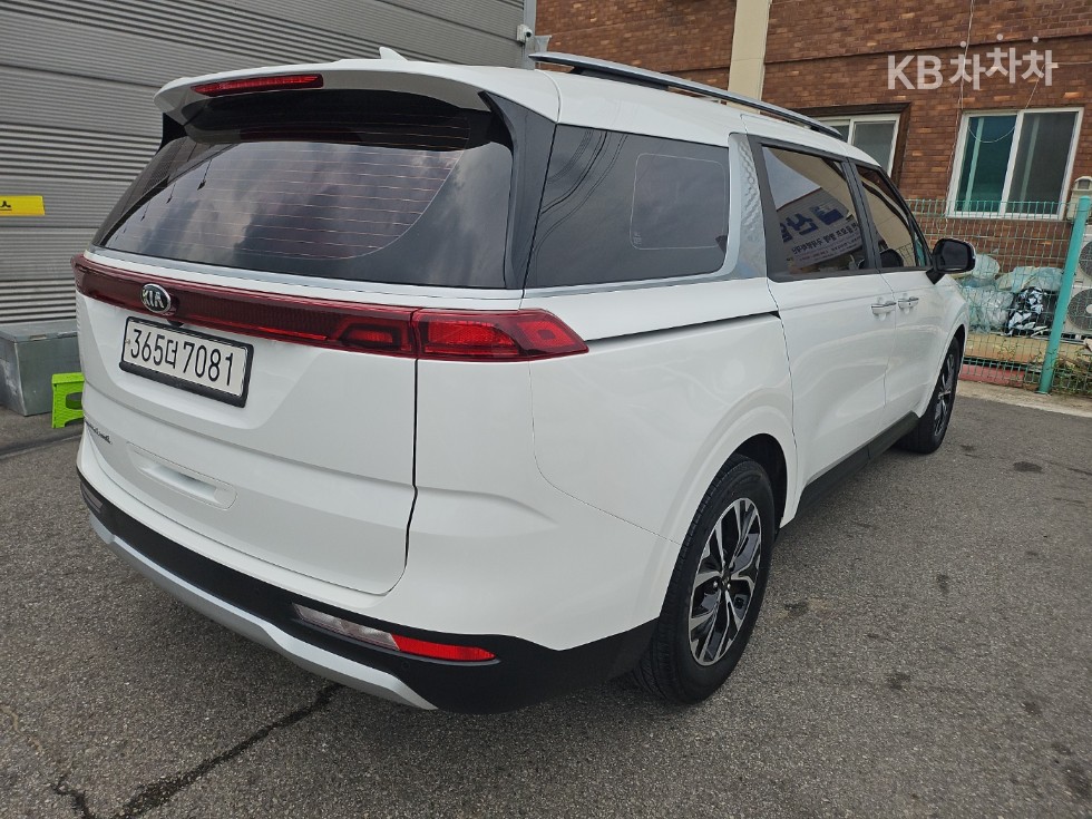 Kia Carnival — miniaturë 4