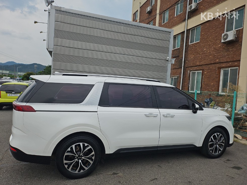 Kia Carnival — miniaturë 10