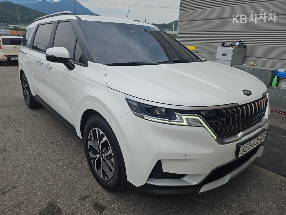Kia Carnival — miniaturë 8