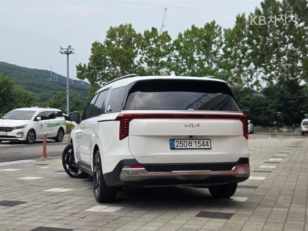 Kia Carnival — miniaturë 2