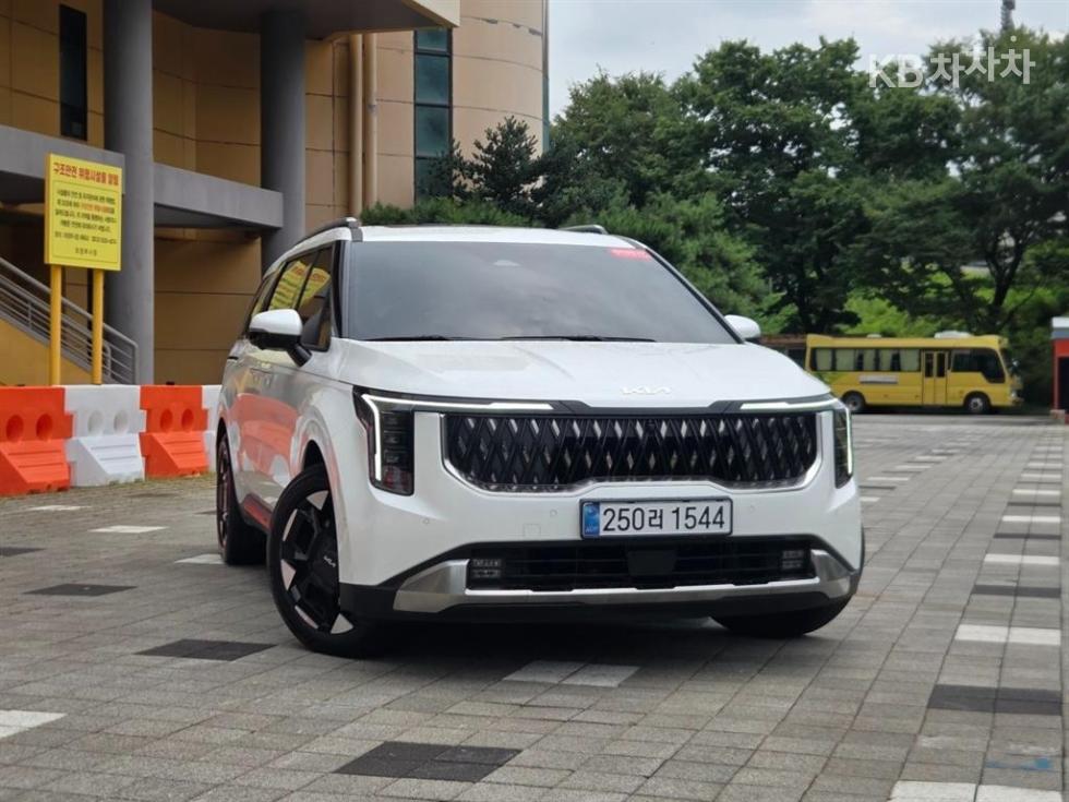 Kia Carnival — miniaturë 3
