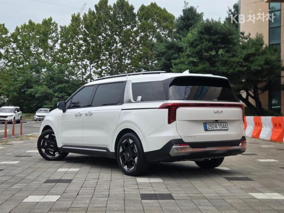 Kia Carnival — miniaturë 4