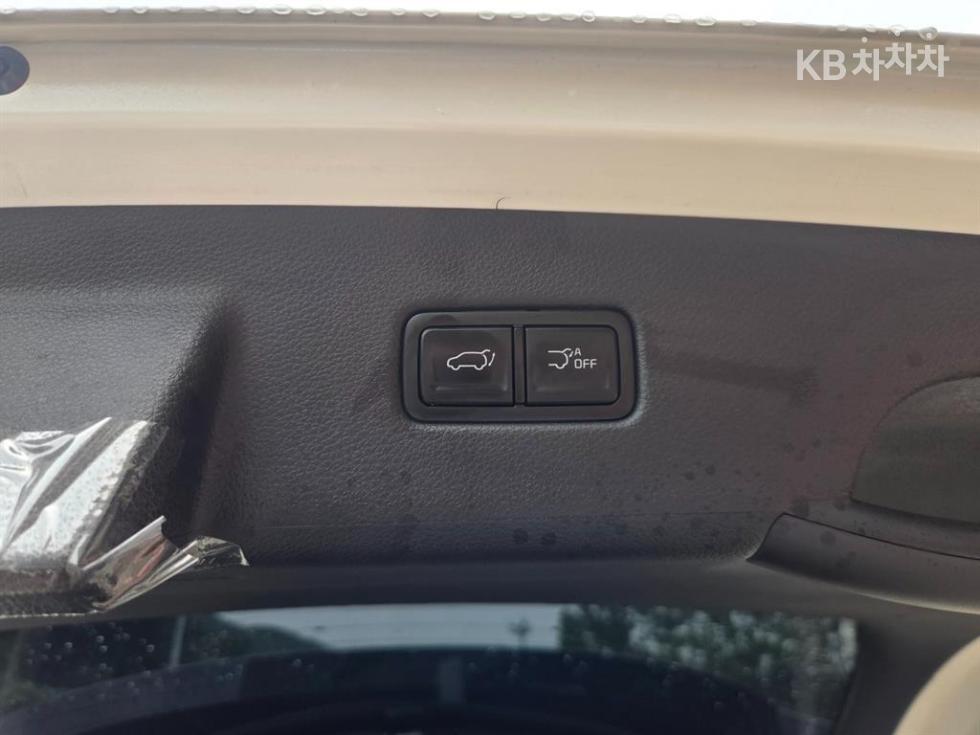 Kia Carnival — miniaturë 17